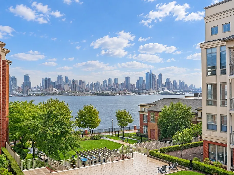 24 Avenue At Port Imperial #313