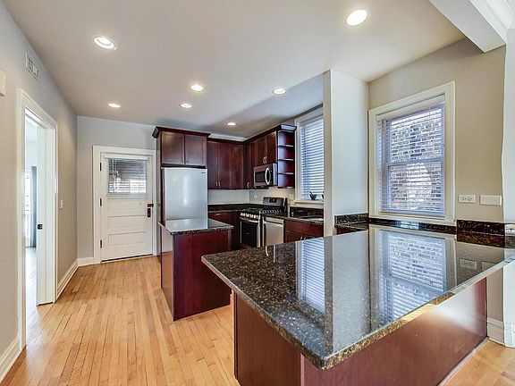 2nd image of 2502 W Ainslie St #2