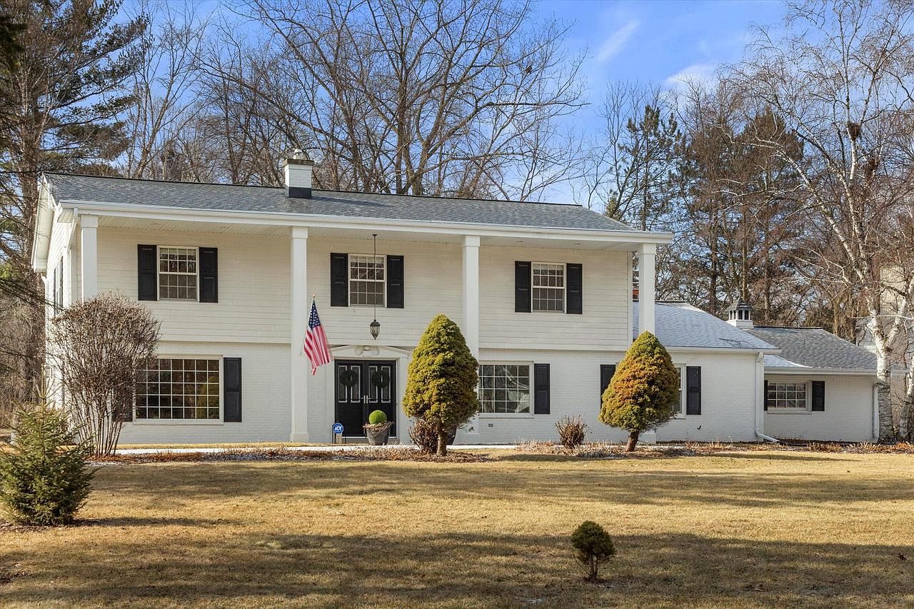 1685 Sunset DRIVE, Elm Grove, WI 53122 | Zillow