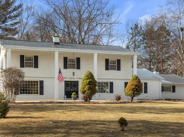 1685 Sunset DRIVE, Elm Grove, WI 53122