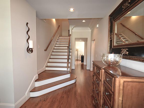 5th image of 746 Hampden Place Cir