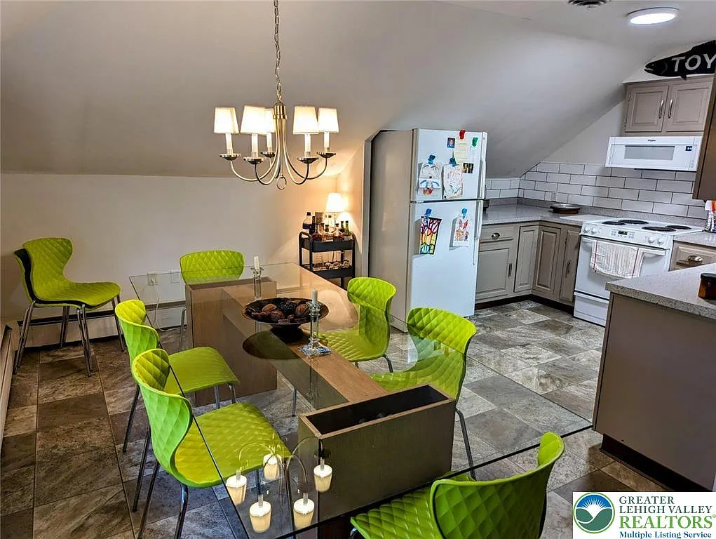 2 bed, 1.0 bath, 1656 sqft, $1,995 — Photo 4