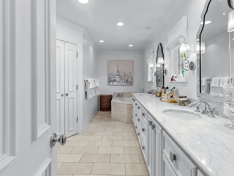11451 Parkchester Dr — Photo 24