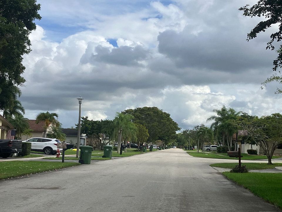 2nd image of 16931 Royal Poinciana Dr