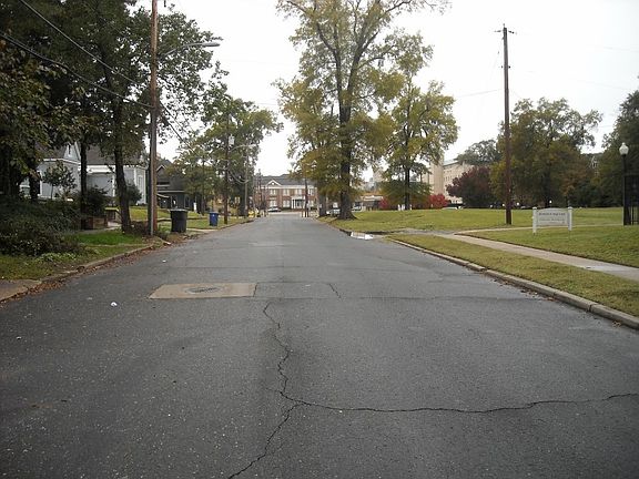 4th image of 651 Herndon St