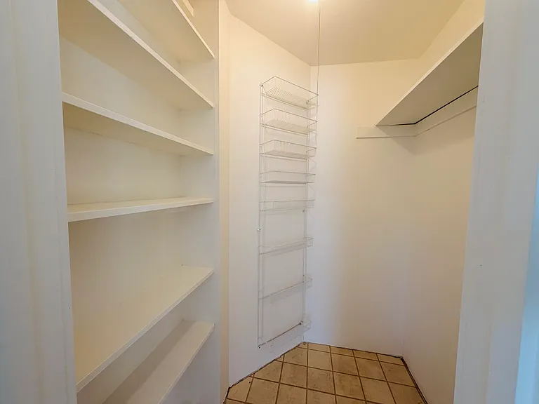 21 E Arrellaga St #B — Photo 6