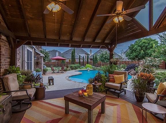 4th image of 2425 Brenham Dr