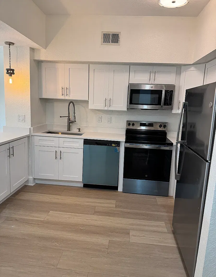 520 S Armenia Ave — Photo 3