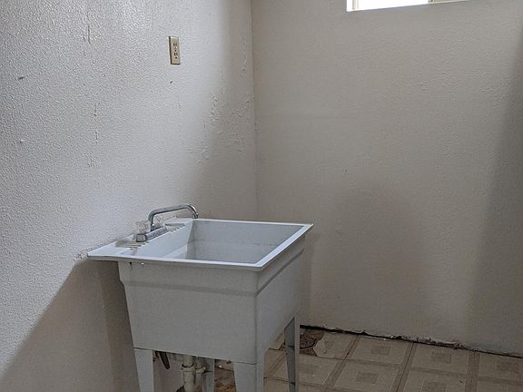 4th image of 660 Lincoln Dr