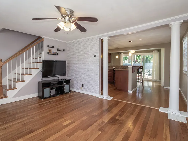 32 Hamilton Rd — Photo 3