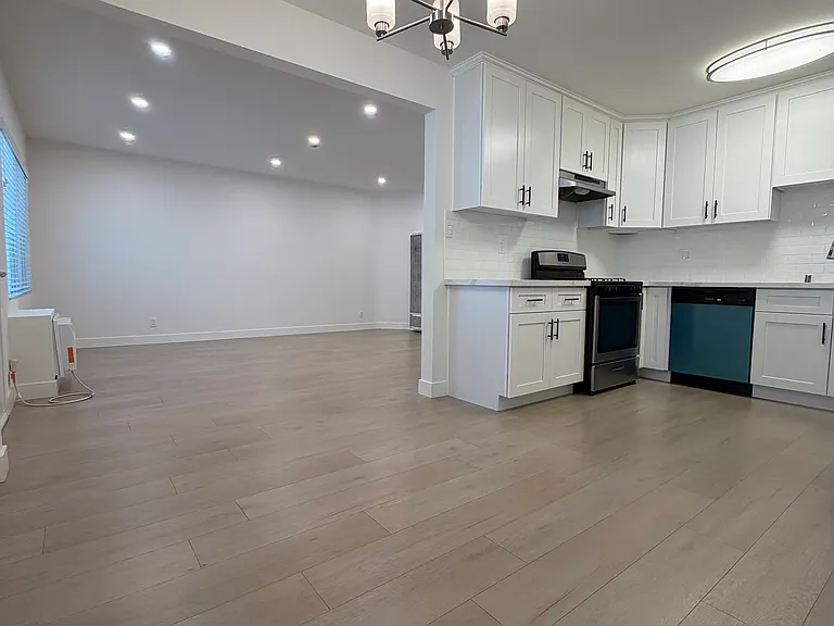 336 W Wilson Ave #3 — Photo 2