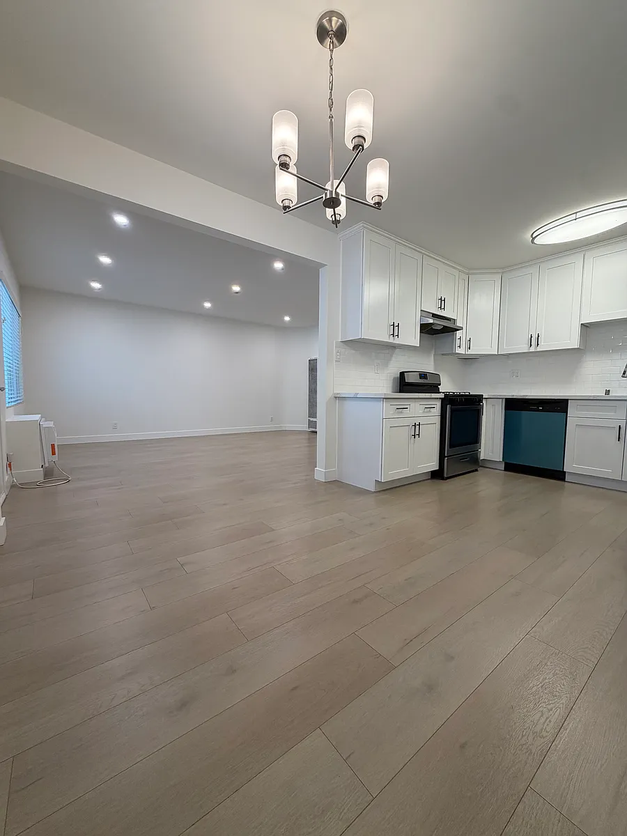 Building Photo - 336 W Wilson Ave #3