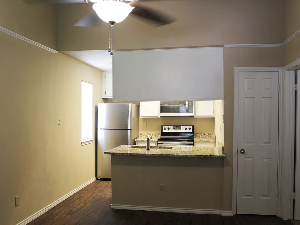 4803 Hamilton Wolfe Rd #102