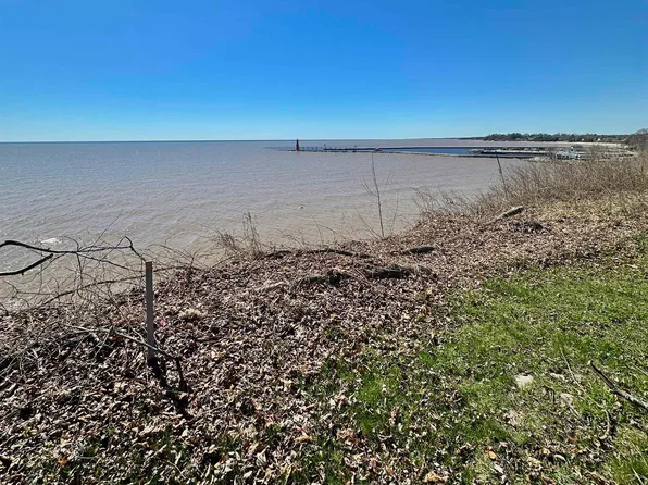 216 Lakeview Dr, Algoma, WI 54201
