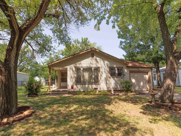 1613 Green Acres St, Wichita, KS 67218