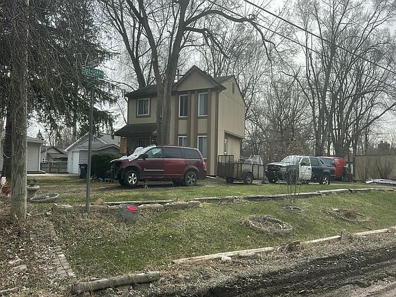 2nd image of 902 Bayfield St