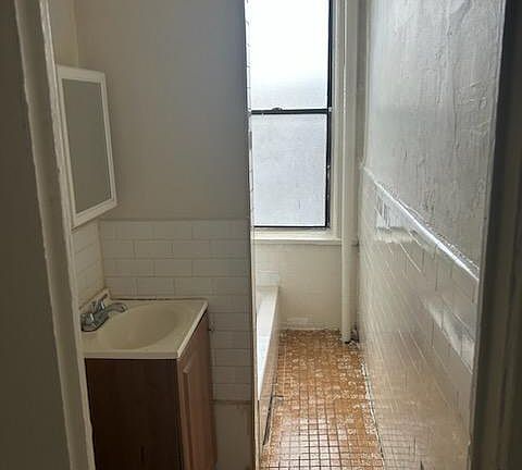 2nd image of 105 S Fulton Ave APT B8