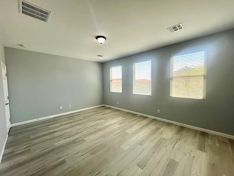576 Glassford Ct — Photo 32