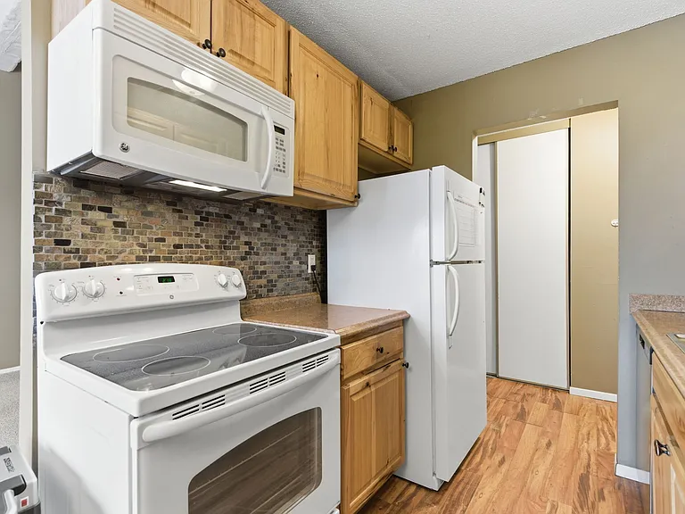 1023 Smetana Rd #6 — Photo 3