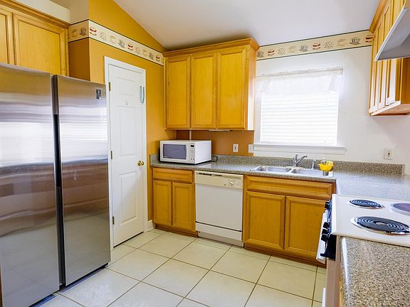 5th image of 3292 Emerson Ln