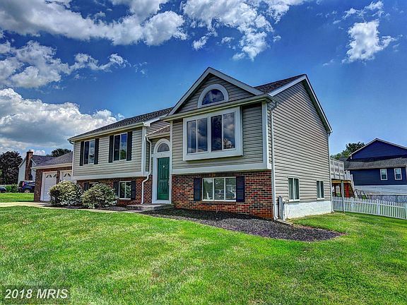 5th image of 900 Bergen Ln