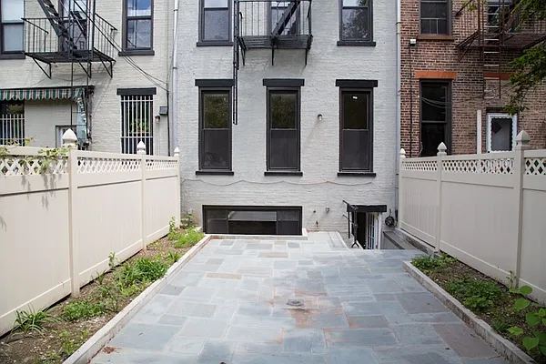 Sold by Garfield Realty  | media 18