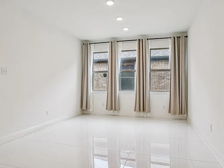 329 Magnolia St — Photo 43