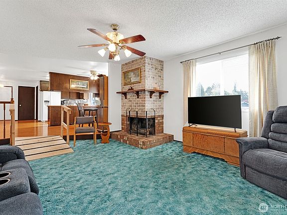 3rd image of 10610 - 10608 109th Street SW