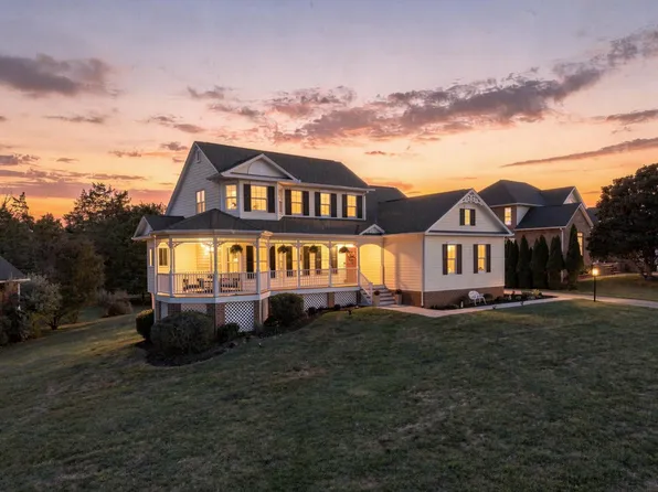 1348 Lake Shore Dr, Forest, VA 24551