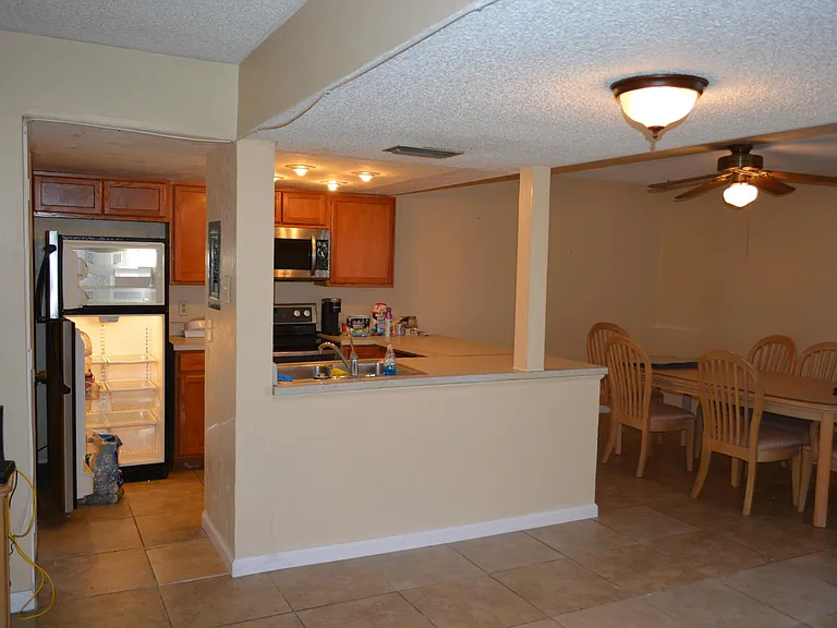 973 Whitman Dr — Photo 3
