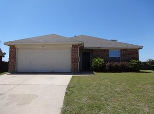 521 Fairbrook Ln, Fort Worth, TX 76140