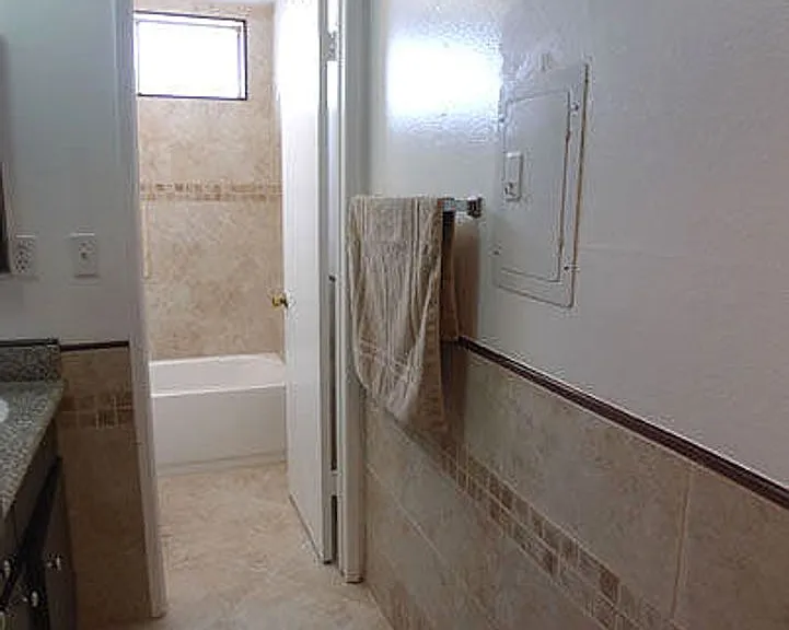 Alhambra @ Studio City Apts. — Photo 42