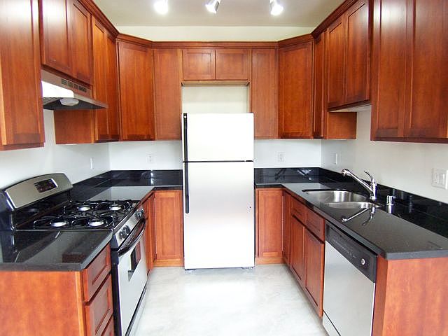 1st image of 625 Scott St APT 303