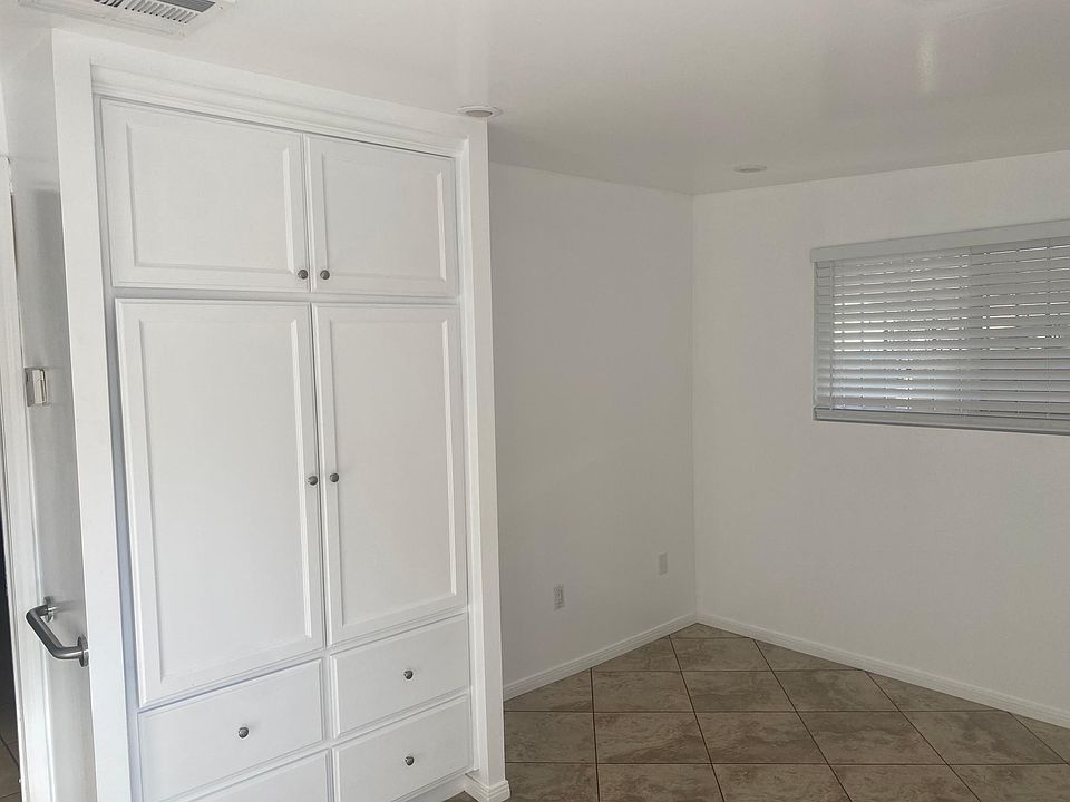 1st image of 4201 Elmwood Ave #1/2
