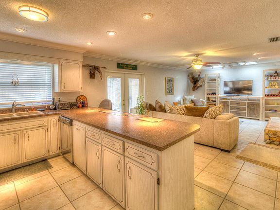 2nd image of 95 Woodlake Dr