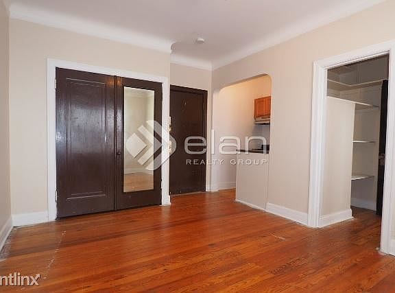 3rd image of 948 W Cuyler Ave APT 215