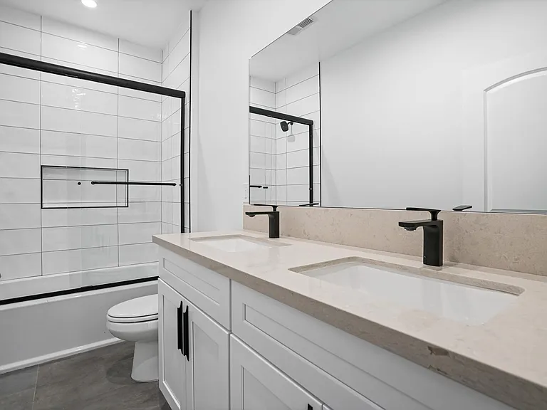 10900 Baird Ave — Photo 18
