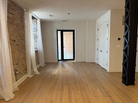 5th image of 1356 W Chestnut St #203