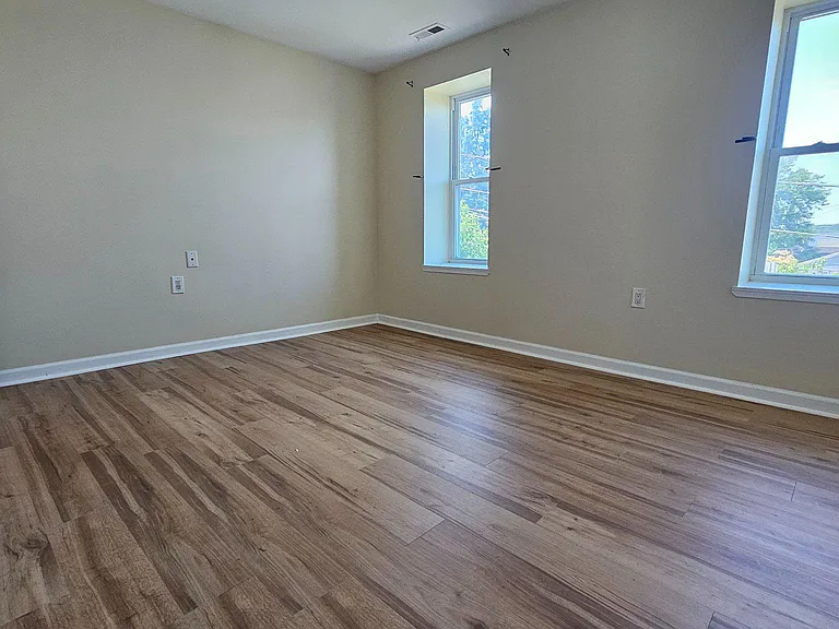130 Rockland Ave — Photo 13