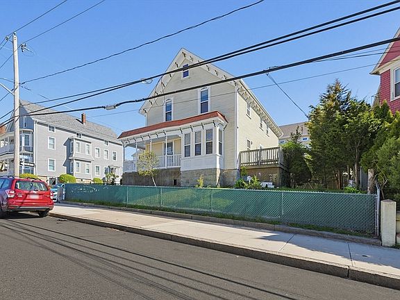 4th image of 391 Middle St