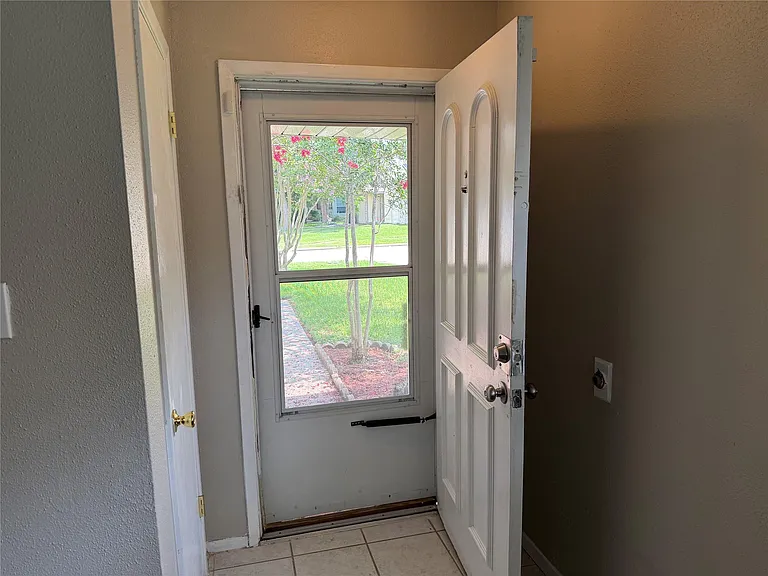 23423 Tree House Ln — Photo 4