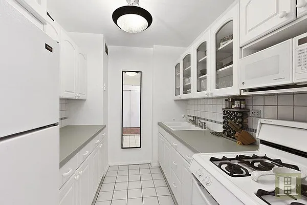 Rented by Halstead Real Estate | media 28