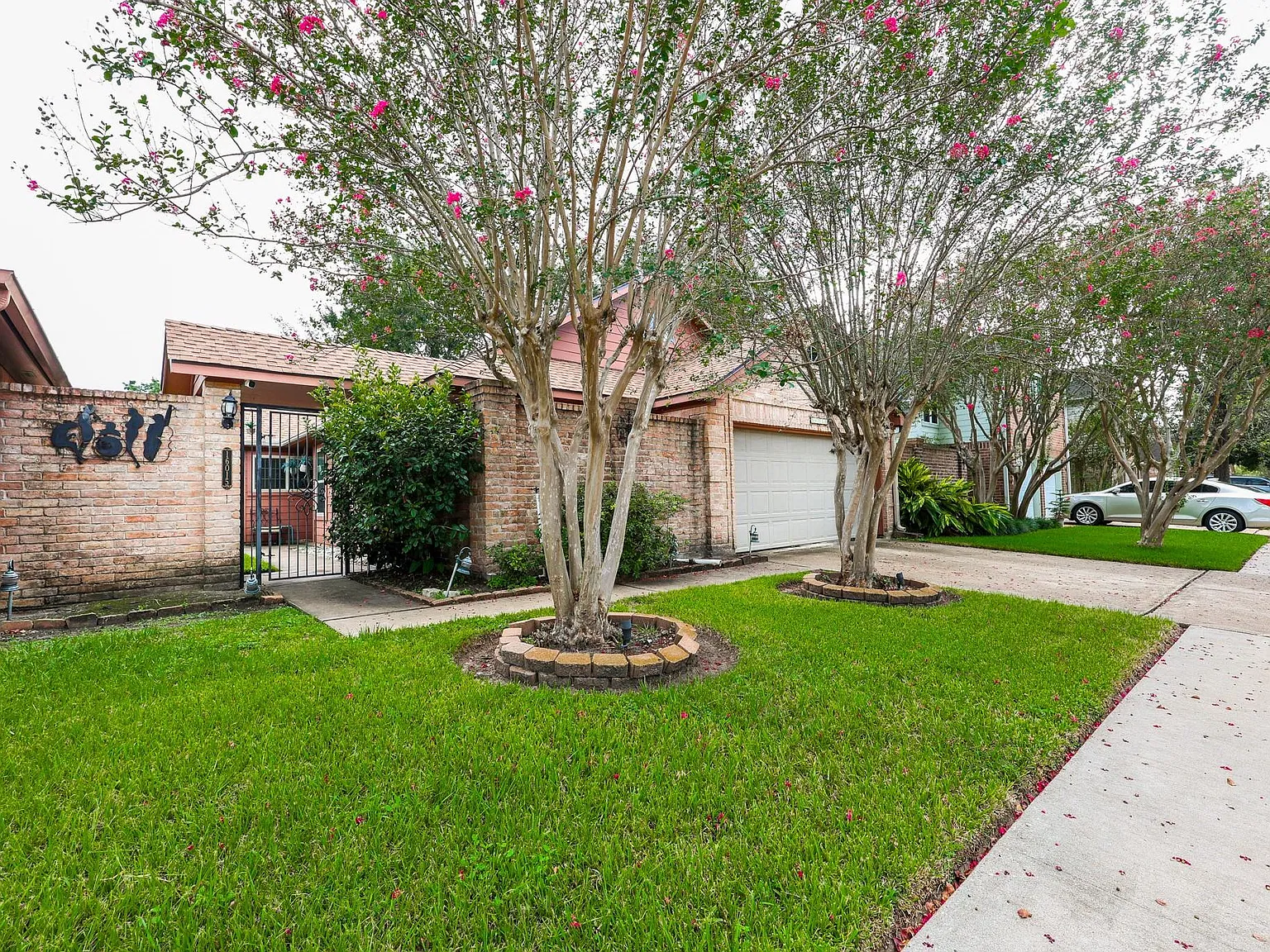 3 bed, 2.0 bath, 1568 sqft, $2,000 — Photo 2