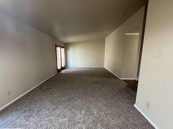 5th image of 470 Yorktown Ln
