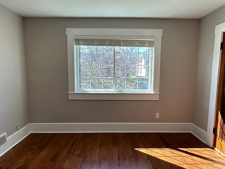 2754 Indianola Ave — Photo 9