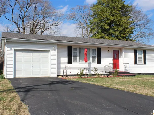 202 Green Acres Dr, Glasgow, KY 42141
