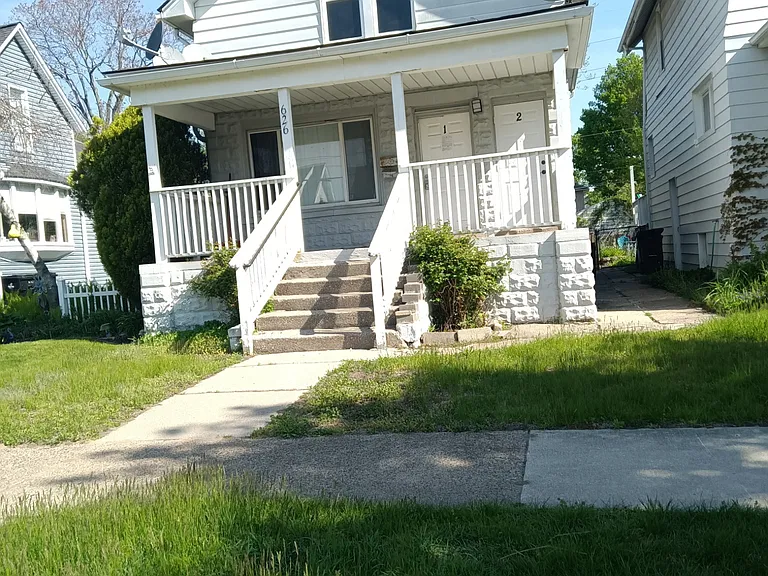 One bedroom upper (possibly 2 bedrooms)