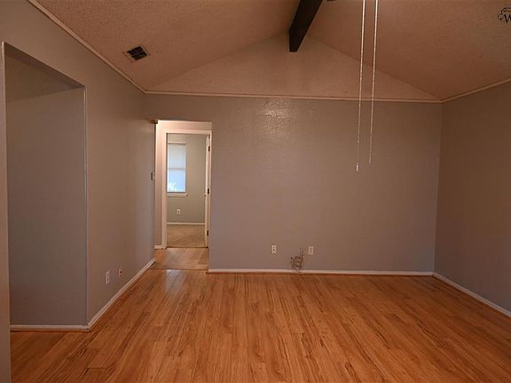 3rd image of 11 Anita Ln