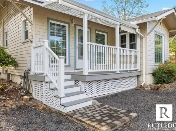 1718 Talent Ave, Talent, OR 97540