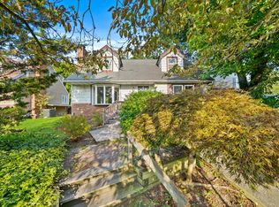 228 Oakwood Rd, Huntington Station, NY 11746